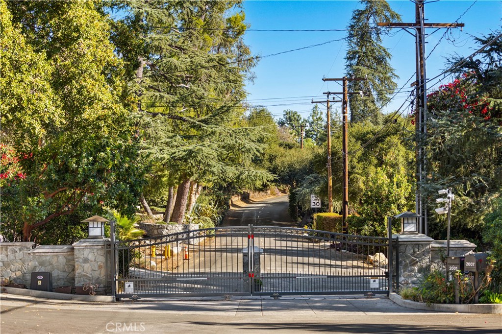 1701 Country Lane