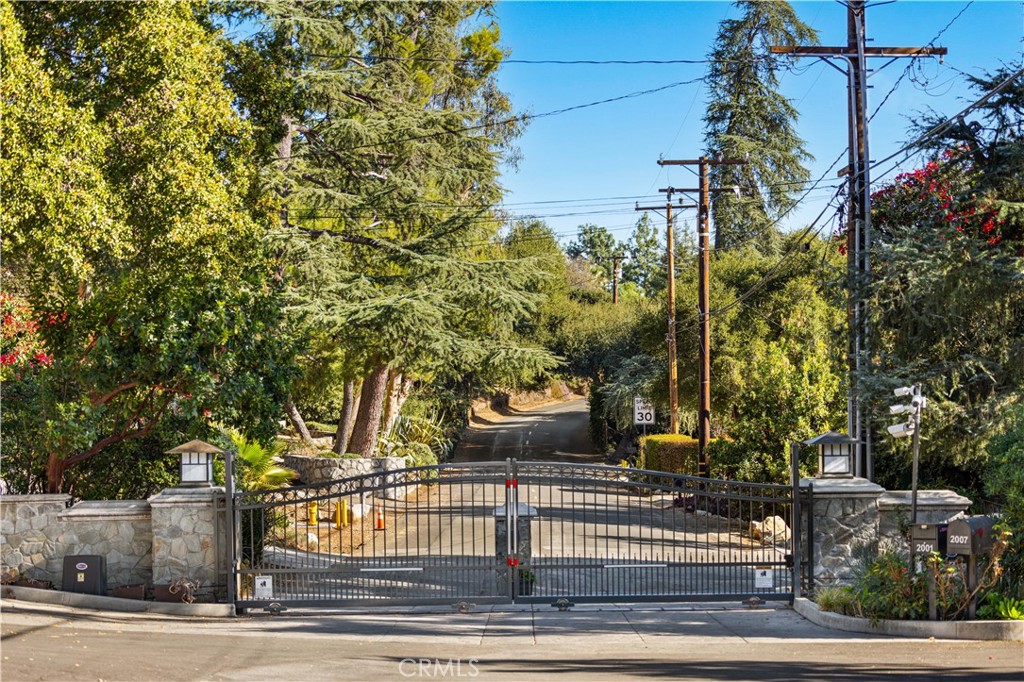 1701 Country Lane