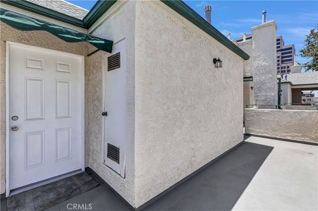 520 N Louise Street 207