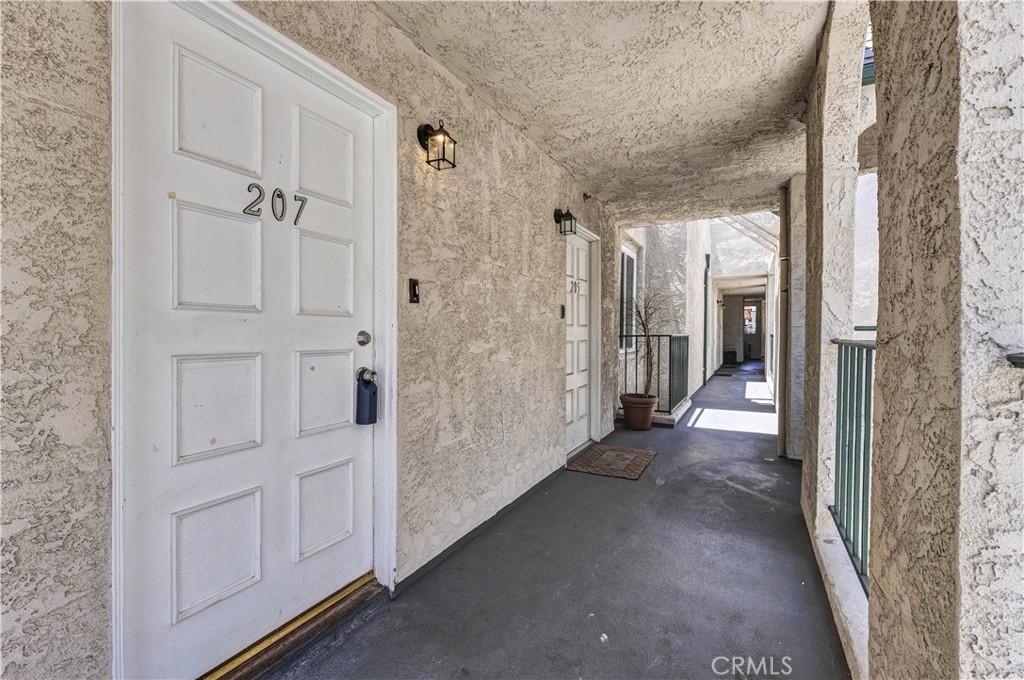 520 N Louise Street 207