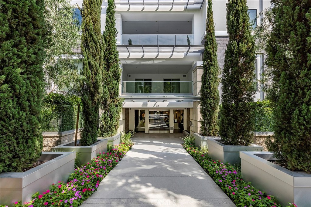 460 N Palm Drive 105
