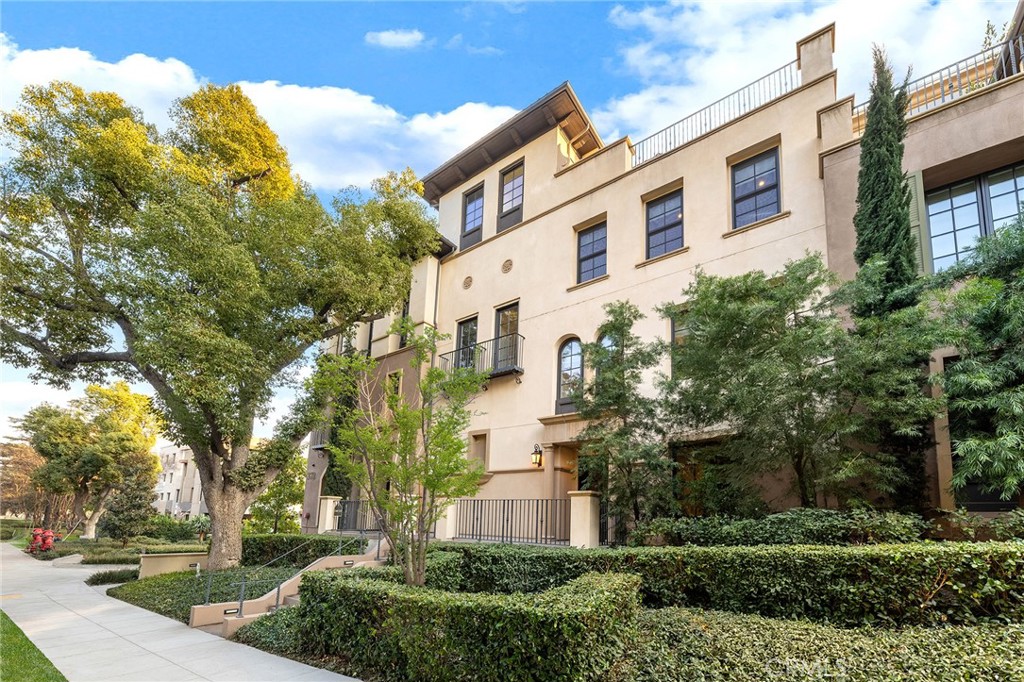 378 W Green Street 123