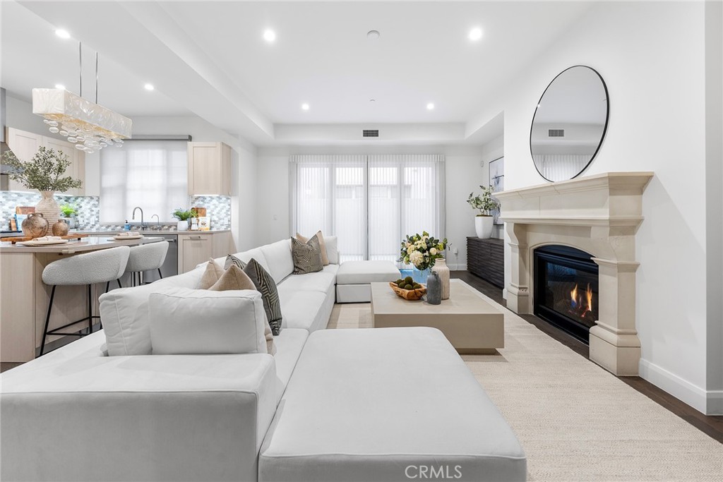 378 W Green Street 123