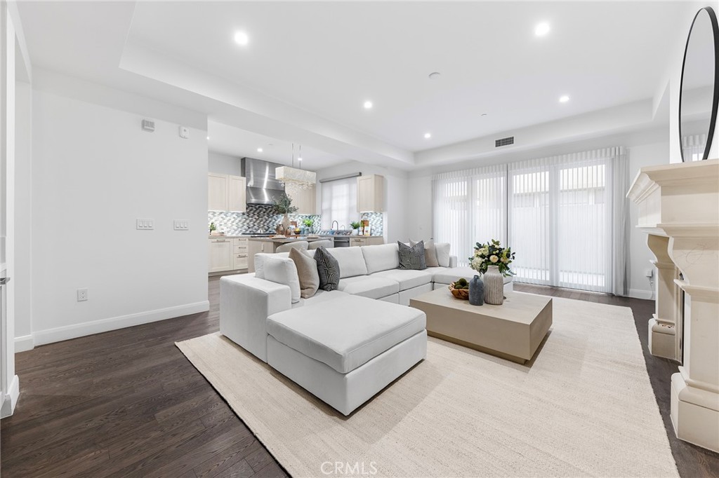 378 W Green Street 123