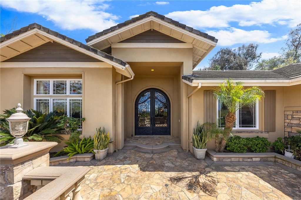 590 S Falling Star Drive