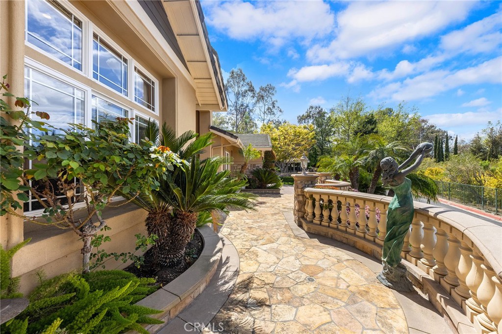 590 S Falling Star Drive