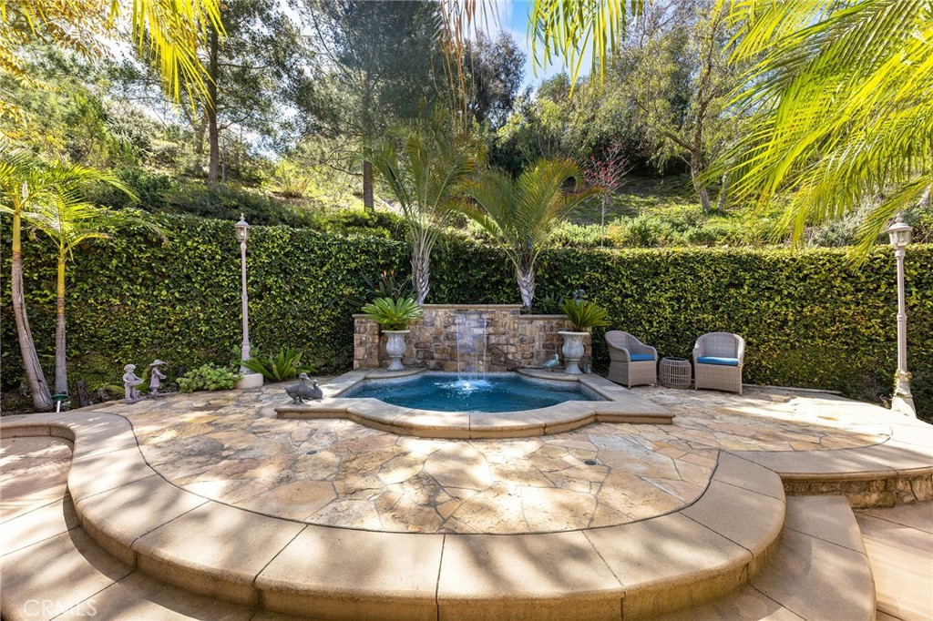 590 S Falling Star Drive