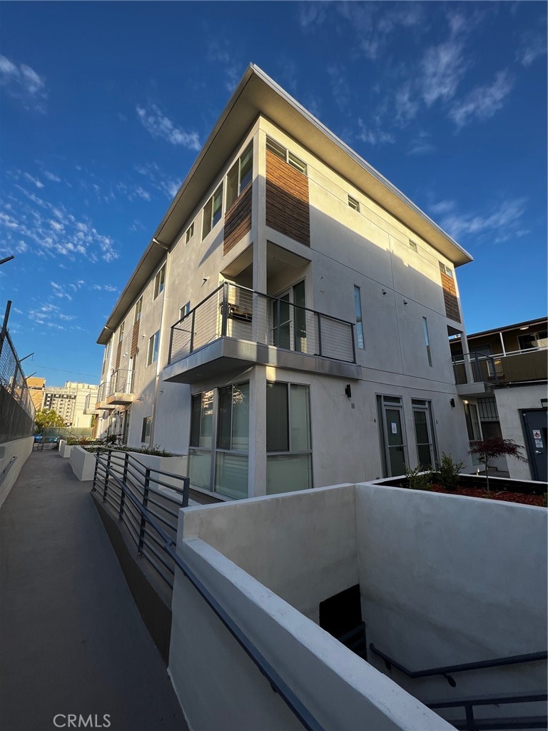 1245 N New Hampshire Avenue 4