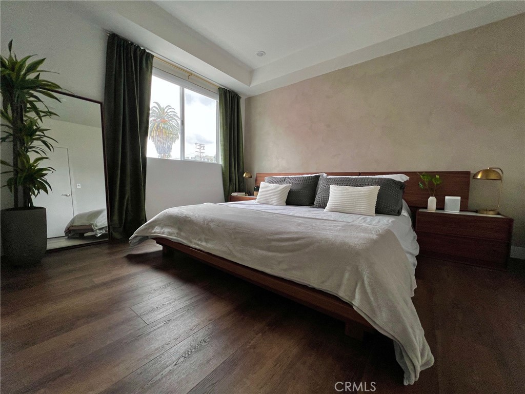 1245 N New Hampshire Avenue 4