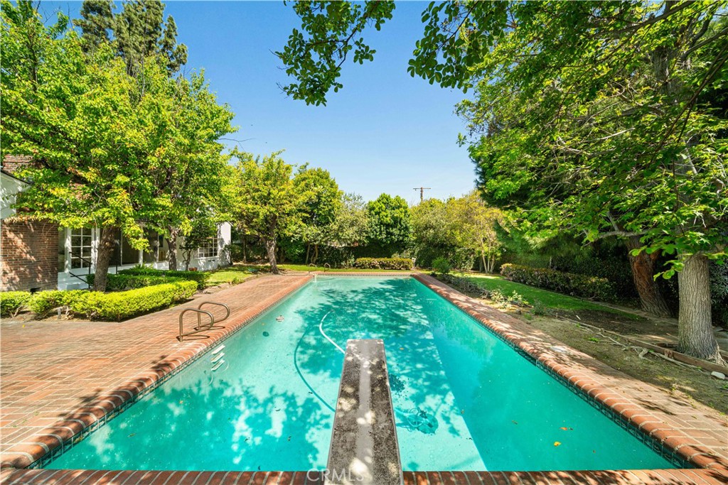 6320 Longmont Avenue