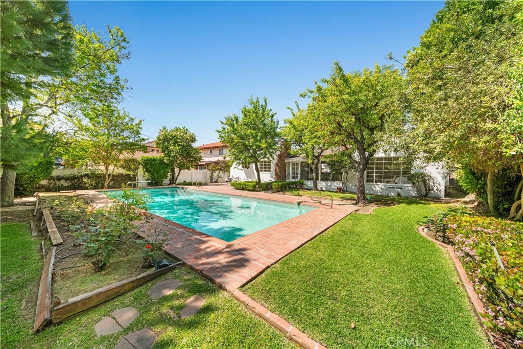 6320 Longmont Avenue