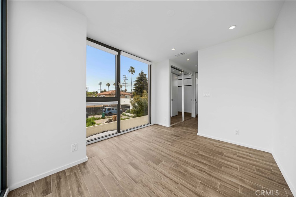 9 Temple Ave Avenue