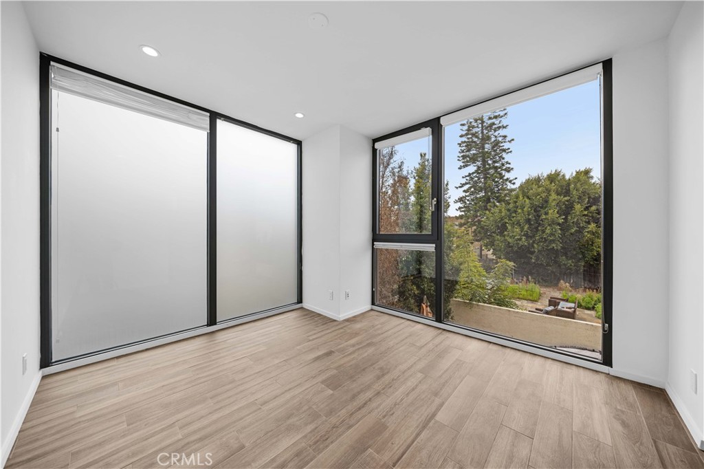 9 Temple Ave Avenue