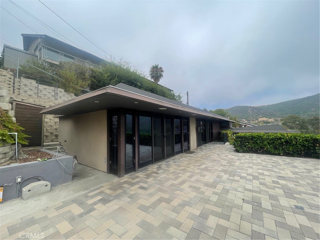 1098 Wykoff Way