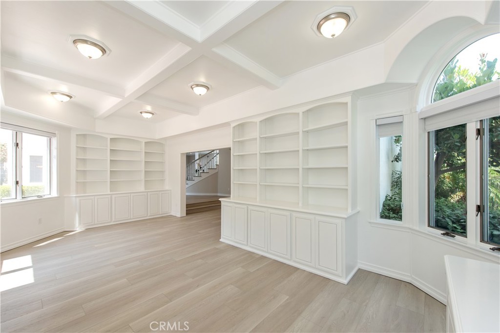 2836 N Kingsgate Drive