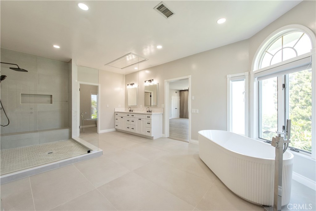2836 N Kingsgate Drive