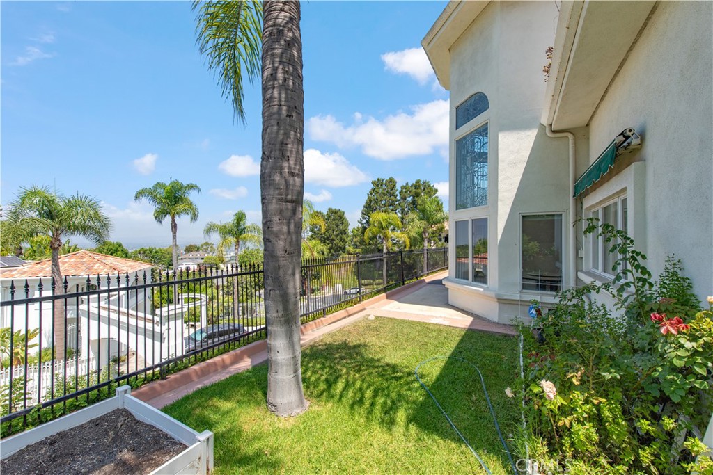 2836 N Kingsgate Drive