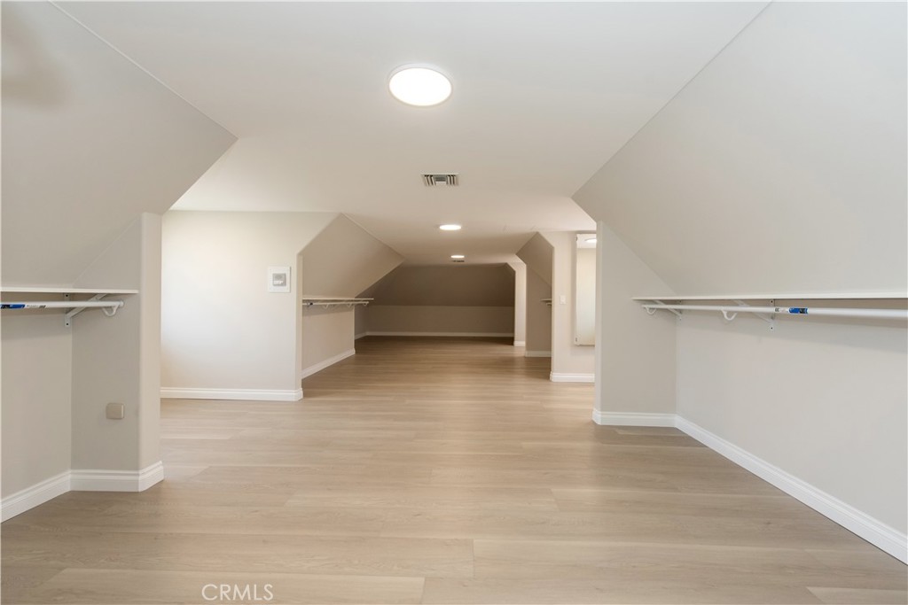 2836 N Kingsgate Drive