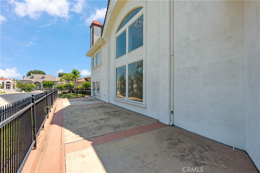 2836 N Kingsgate Drive