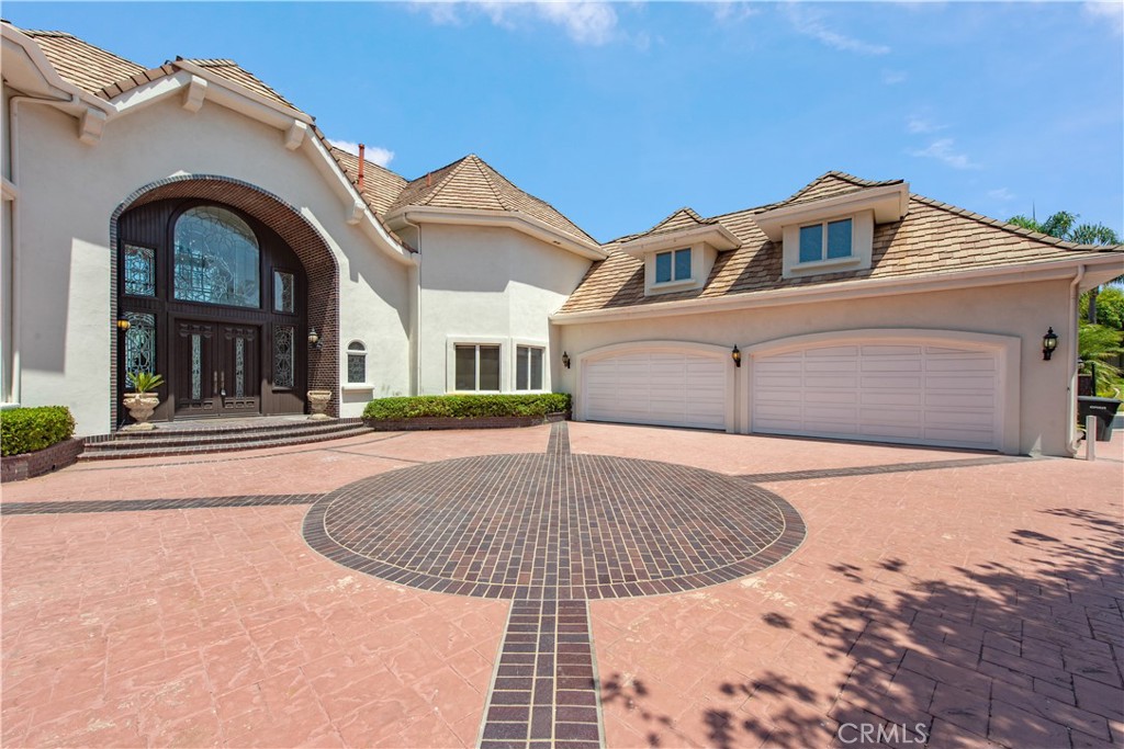 2836 N Kingsgate Drive