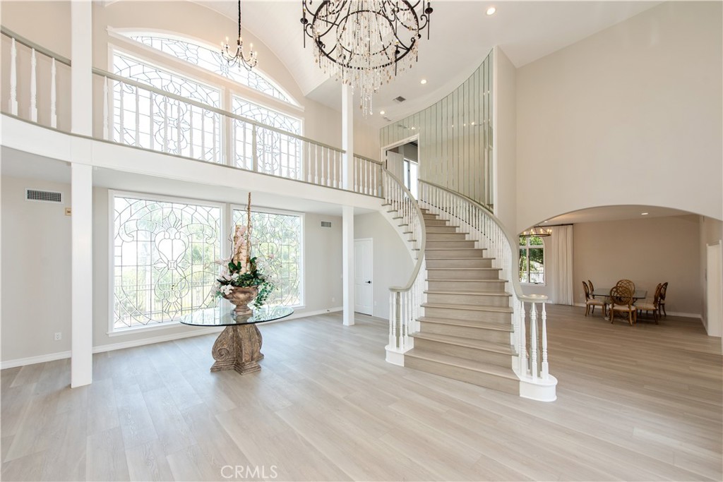2836 N Kingsgate Drive