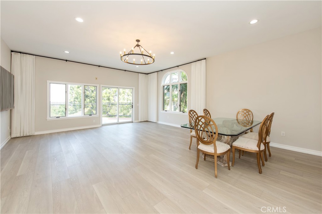2836 N Kingsgate Drive