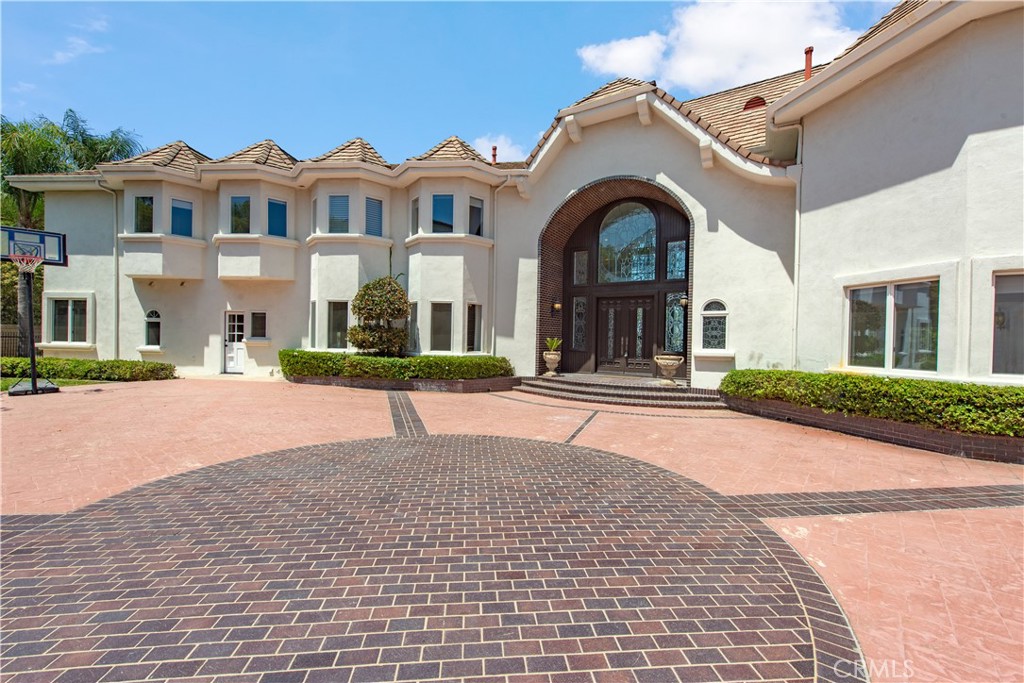 2836 N Kingsgate Drive