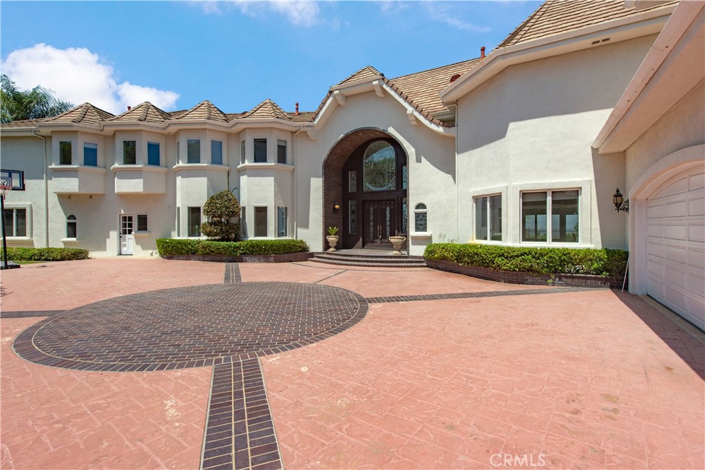 2836 N Kingsgate Drive