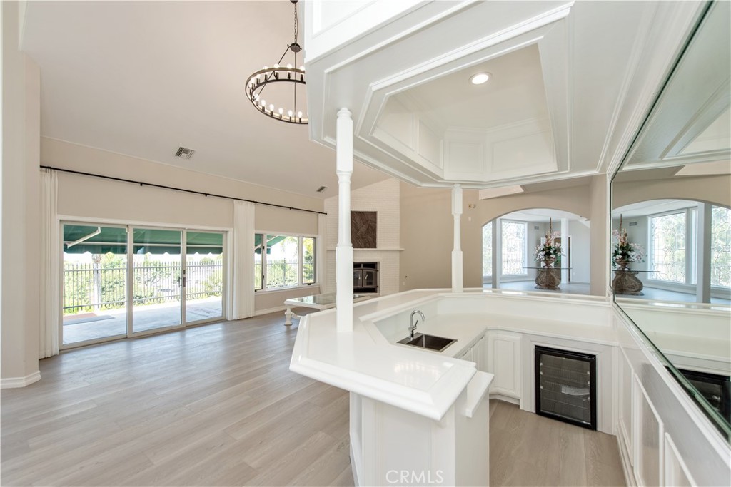 2836 N Kingsgate Drive