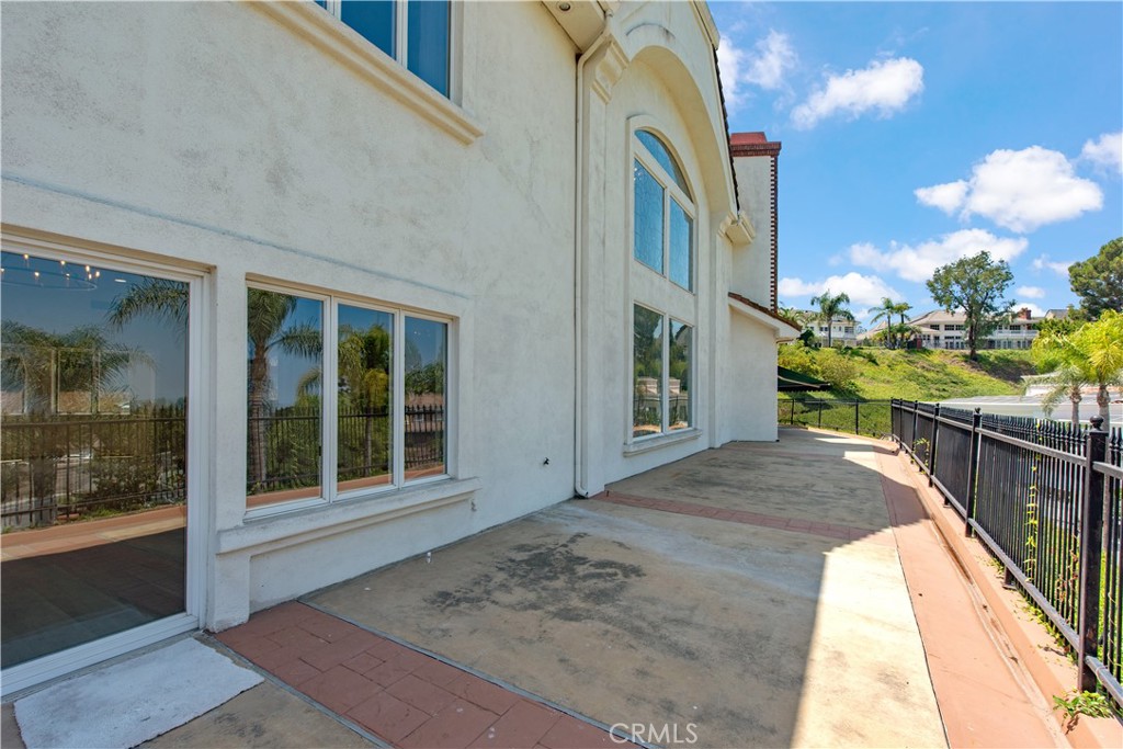 2836 N Kingsgate Drive
