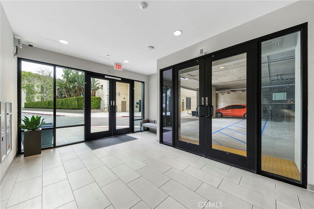 2526 Nolita