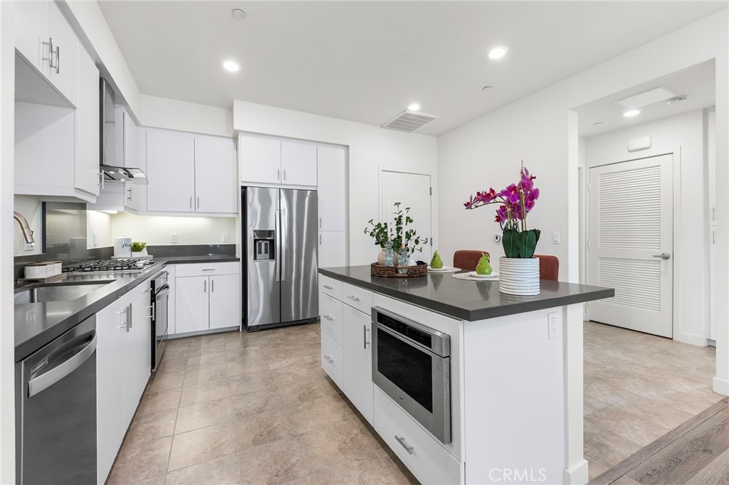 2526 Nolita