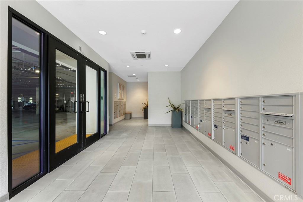 2526 Nolita