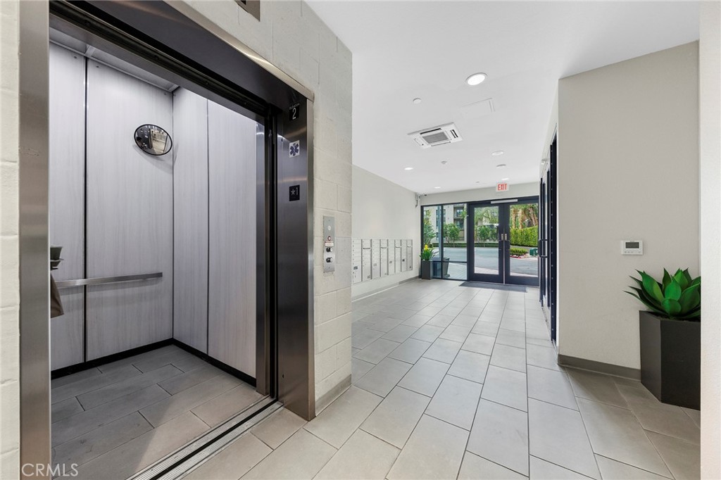 2526 Nolita