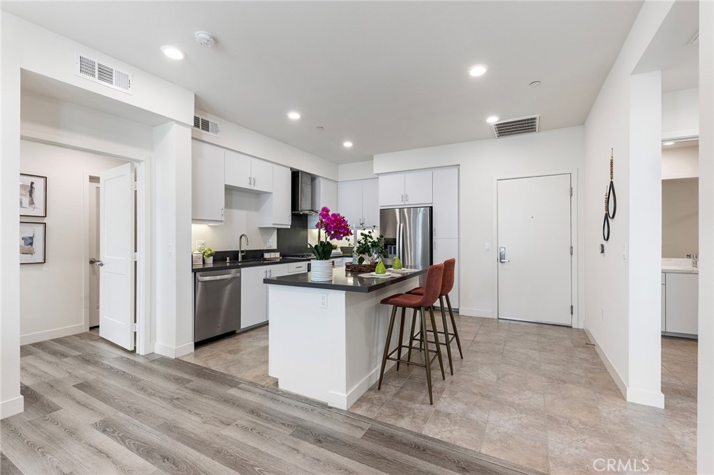 2526 Nolita