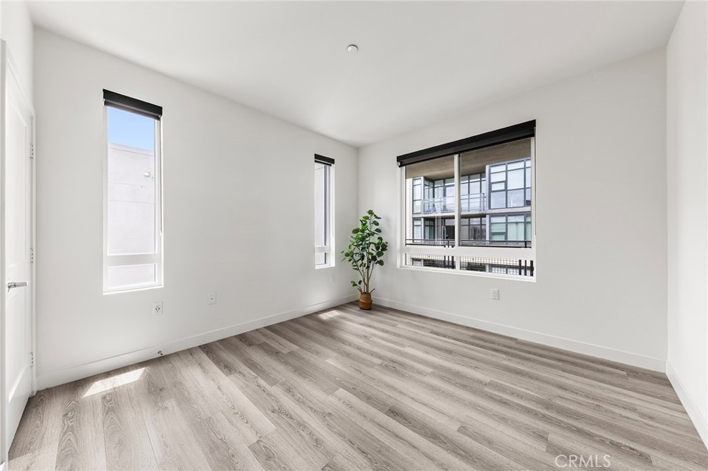 2526 Nolita