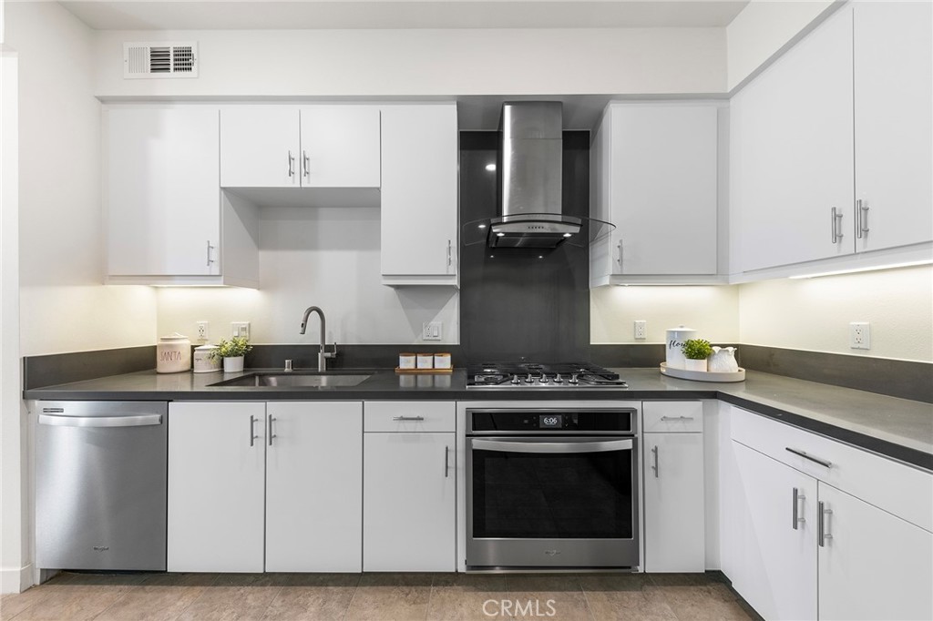2526 Nolita