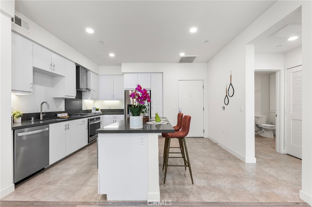 2526 Nolita