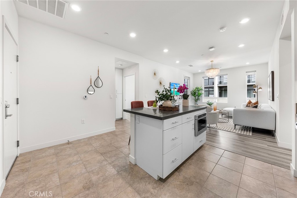 2526 Nolita