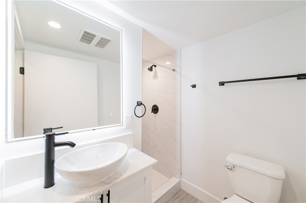 5654 La Mirada Avenue