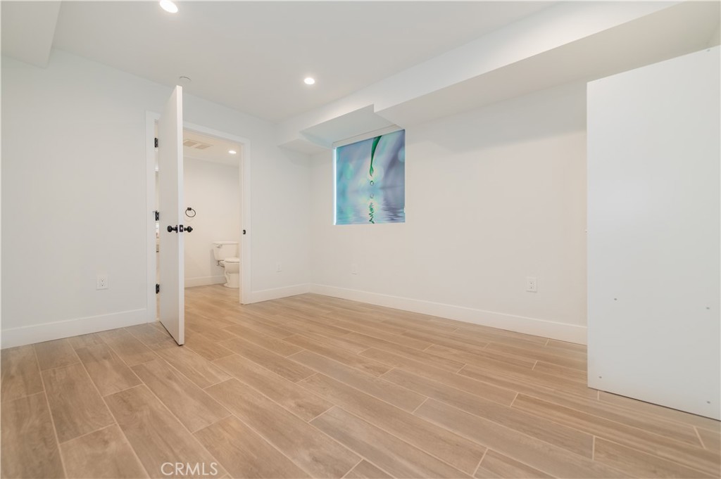 5654 La Mirada Avenue