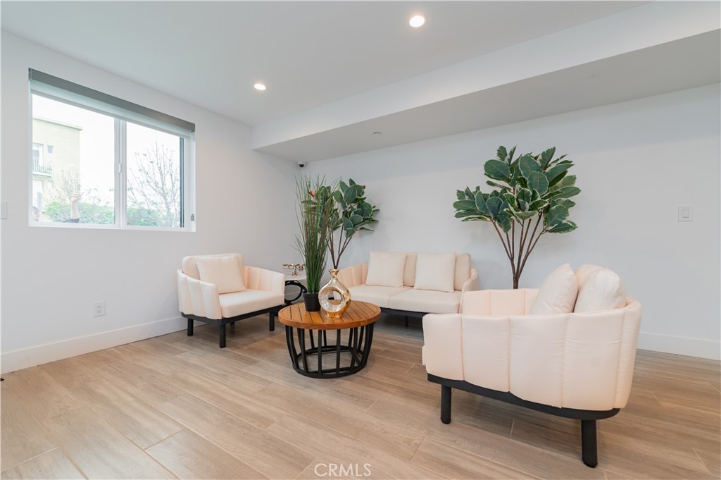 5654 La Mirada Avenue