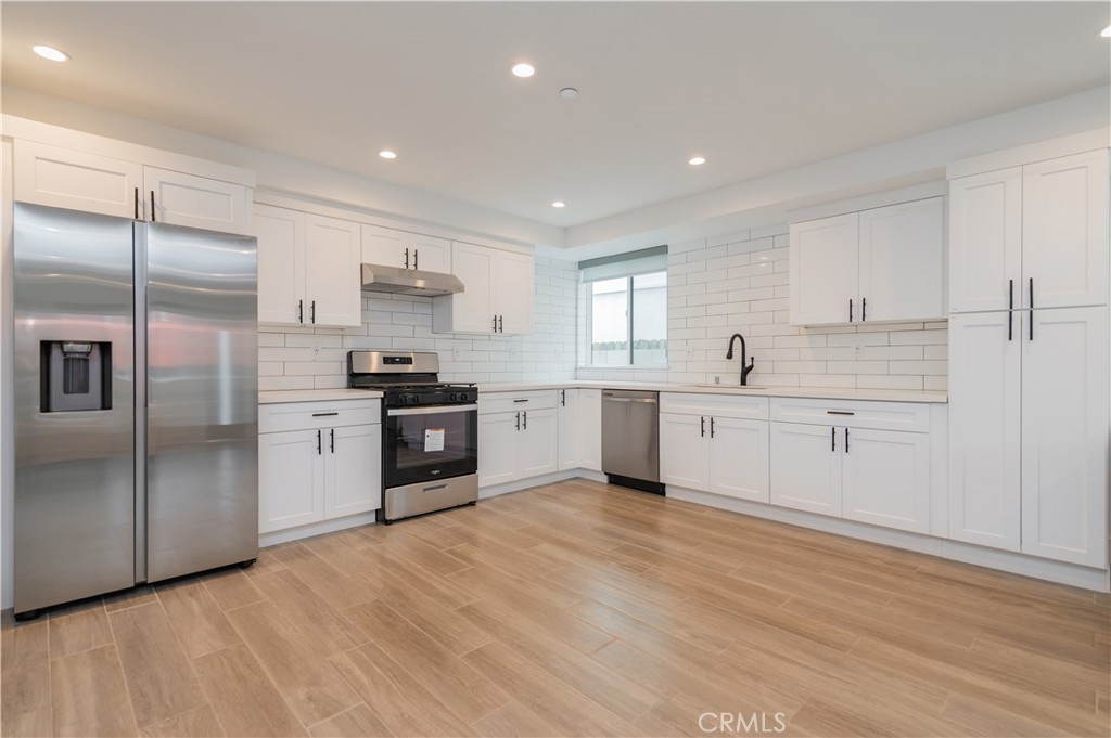 5654 La Mirada Avenue