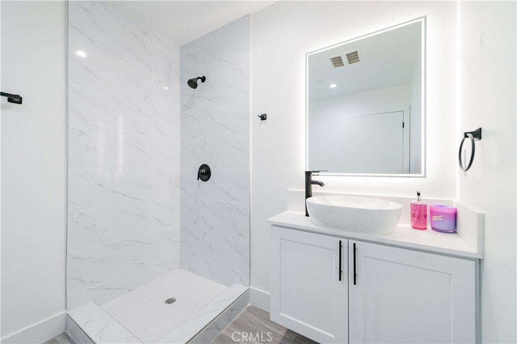 5654 La Mirada Avenue