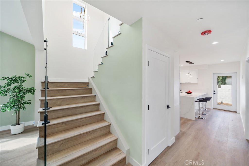 2536 Cotner Ave