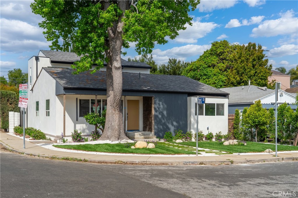 2536 Cotner Ave