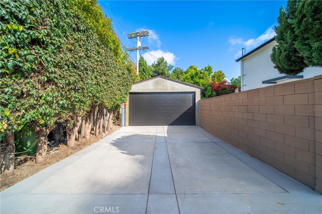 2536 Cotner Ave