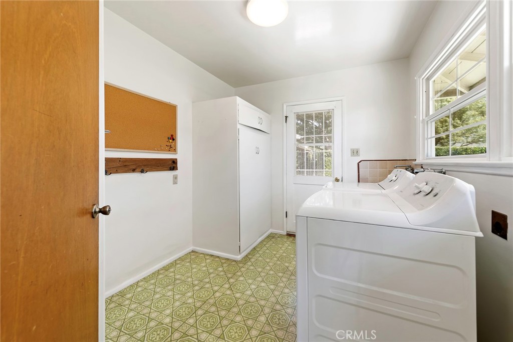 883 E Leadora Avenue