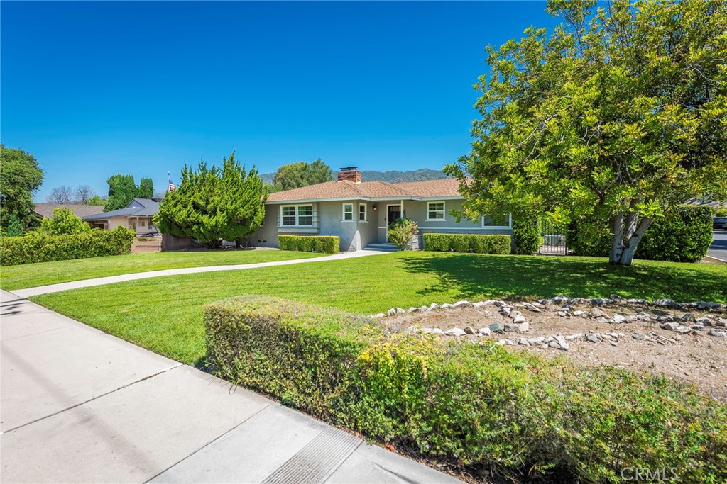 883 E Leadora Avenue