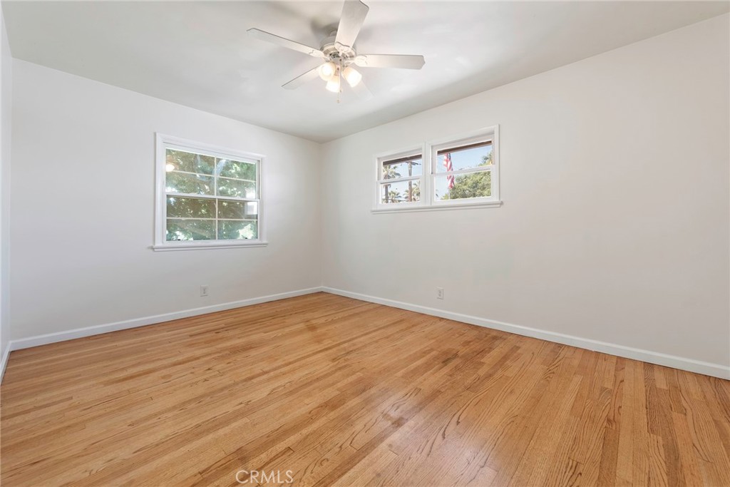 883 E Leadora Avenue